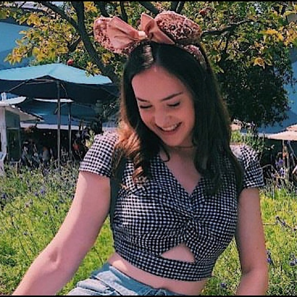 small, hollister, black and white crop top with small cut out in the front.